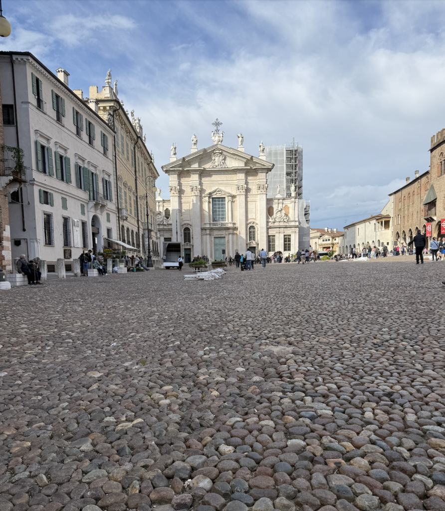 piazza sordello mantova