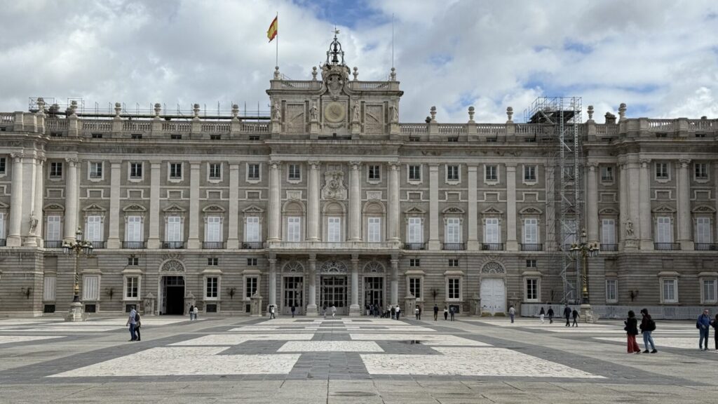 Il palazzo reale di Madrid: il più grande dell'Europa Occidentale