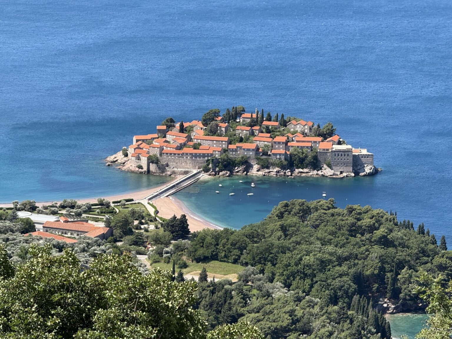 Montenegro: viaggio fra mare e montagna, sempre connessi con Airalo